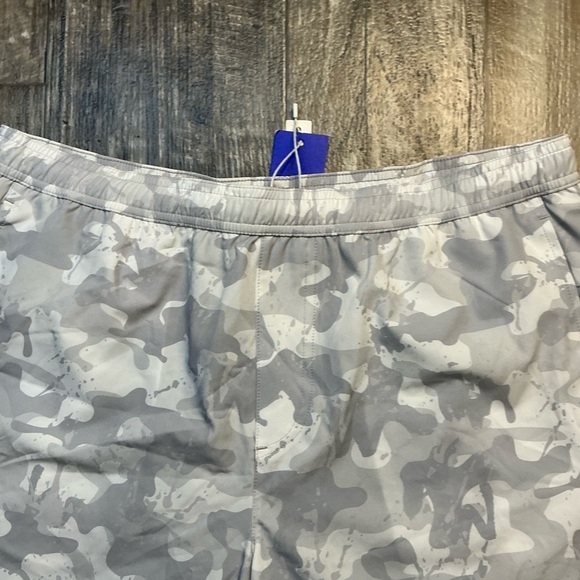 Maamgic Gray and White Swim Trunks Size XL - Picture 2 of 7